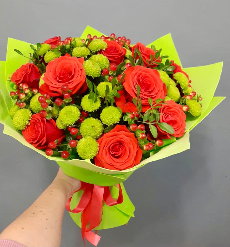 Букет цветов из: Хризантемы и Розы в Леонихе