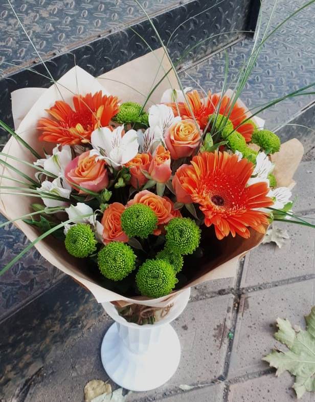 Букет цветов из: Герберы, Хризантемы, Альстромерии и Розы в Леонихе