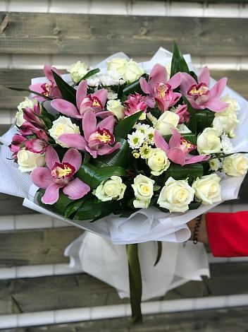 Букет цветов из: Розы и Хризантемы в Леонихе