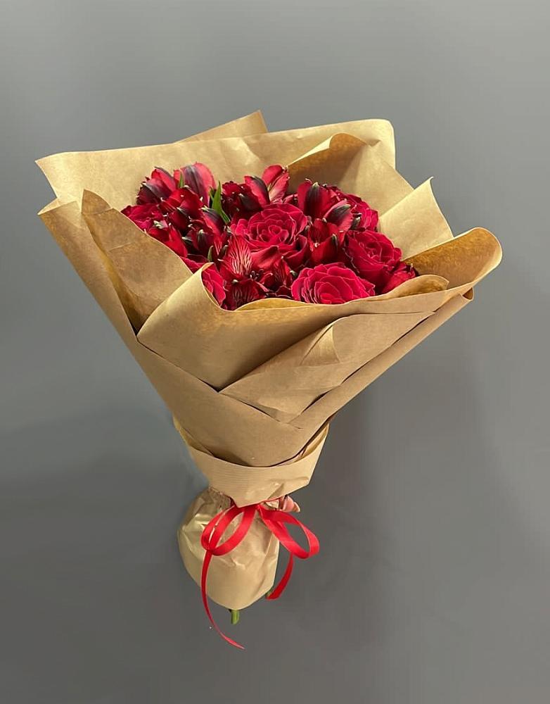 Букет цветов из: Альстромерии и Розы в Леонихе