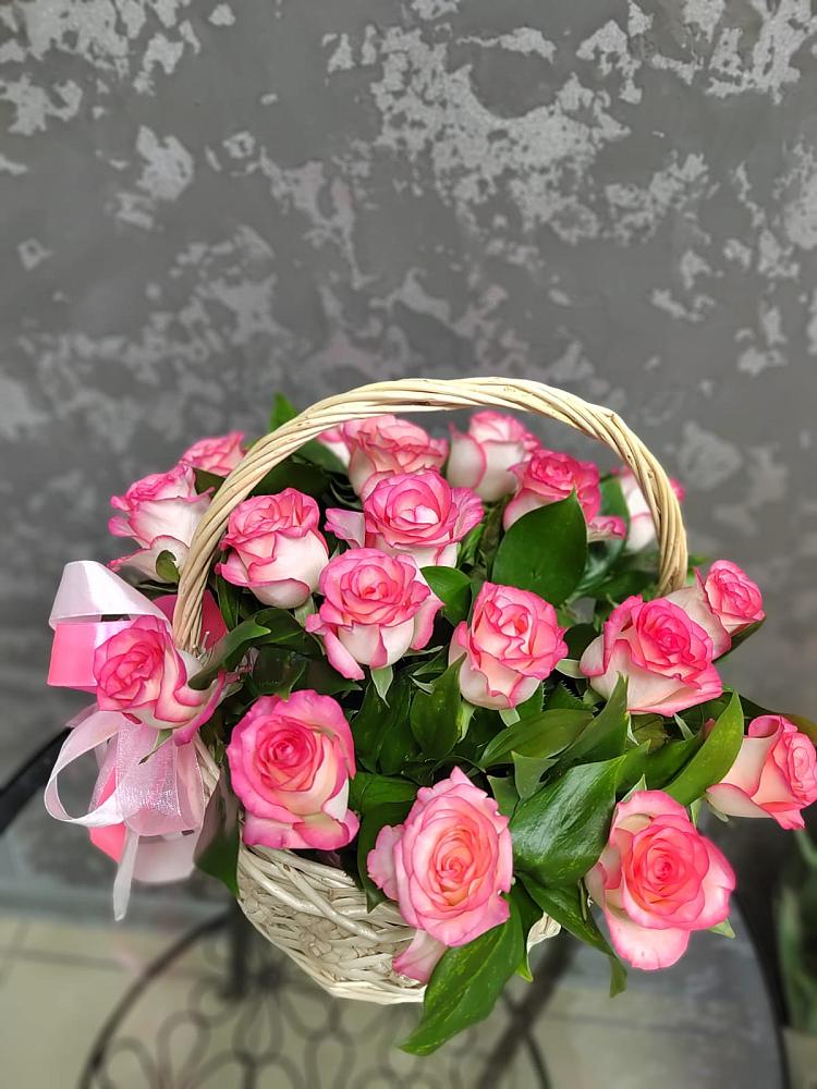 Цветочная композиция из Розы в корзине в Леонихе