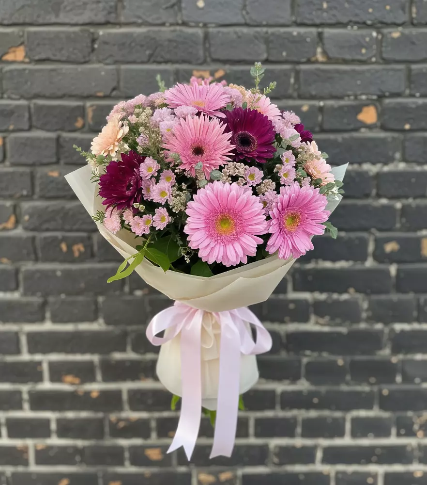 Букет цветов из: Герберы и Хризантемы в Леонихе