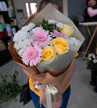 Букет цветов из:  Герберы, Розы и Хризантемы в Леонихе