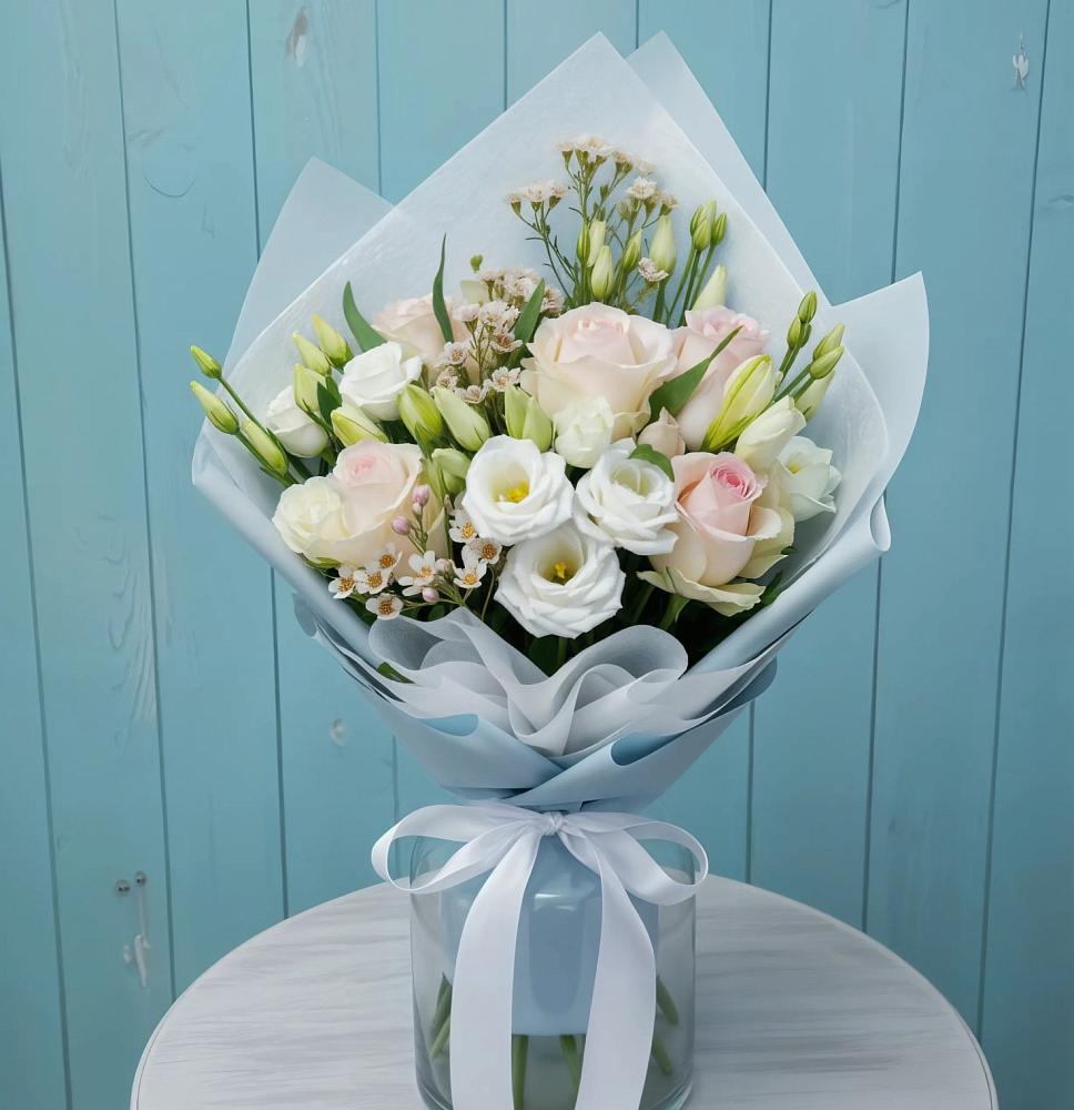 Букет цветов из: Розы и Лизиантусы в Леонихе