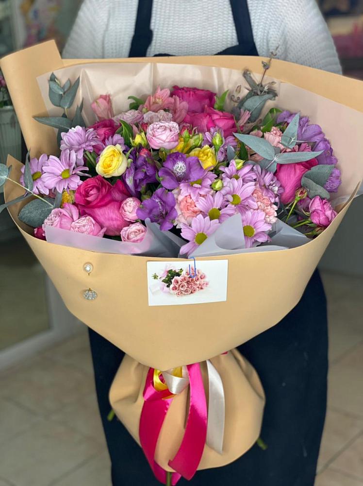 Букет цветов из: Хризантемы, Гвоздики и Альстромерии в Леонихе