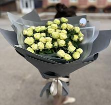 Букет Белые кустовые розы Солинеро в Леонихе