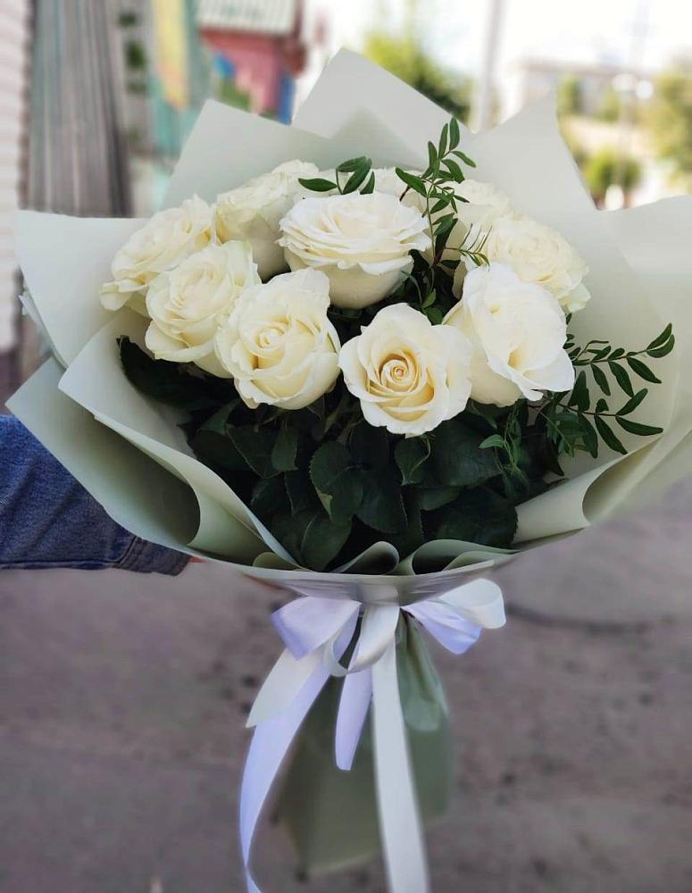 Букет Белые розы Проуд в Леонихе