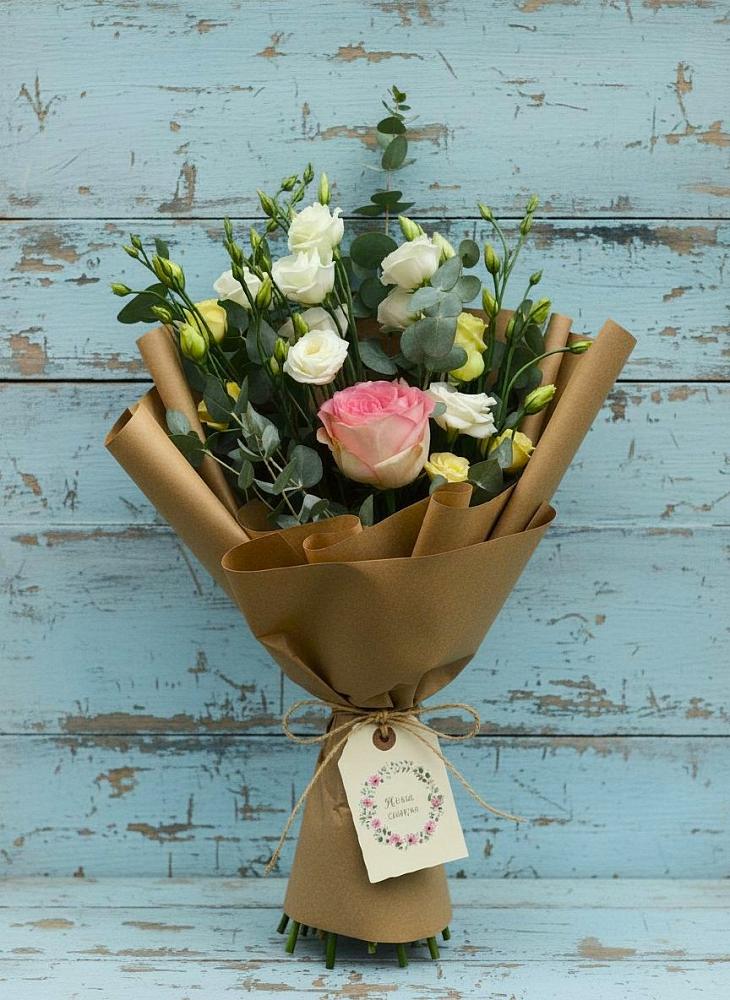 Букет цветов из: Розы и Лизиантусы в Леонихе