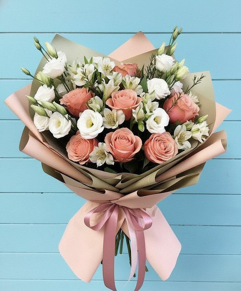 Букет цветов из: Розы, Альстромерии и Лизиантусы в Леонихе