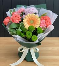 Букет цветов из:  Гвоздики, Розы, Герберы и Хризантемы в Леонихе