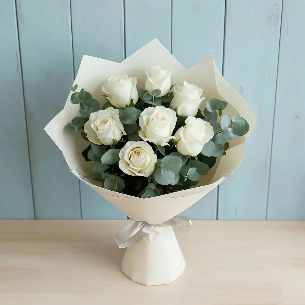 Букет Белые розы в Эвкалипте в Леонихе