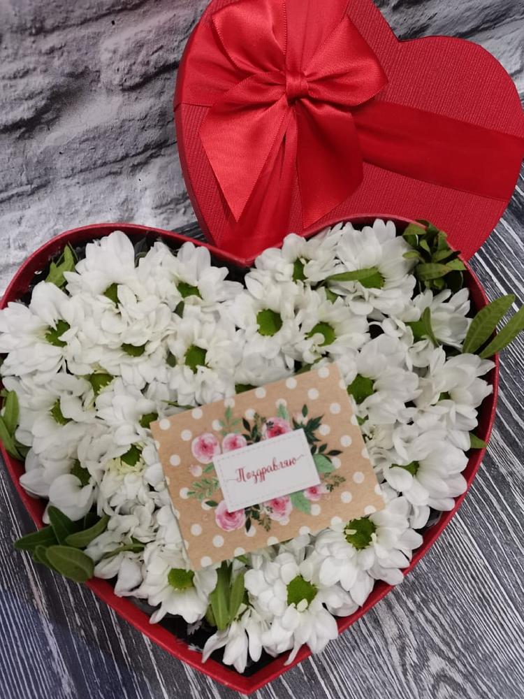 Цветочная композиция из Хризантемы в виде сердца в Леонихе