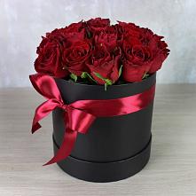 Цветочная композиция из Розы в шляпной коробке в Леонихе