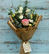 Букет цветов из:  Розы и Лизиантусы в Леонихе