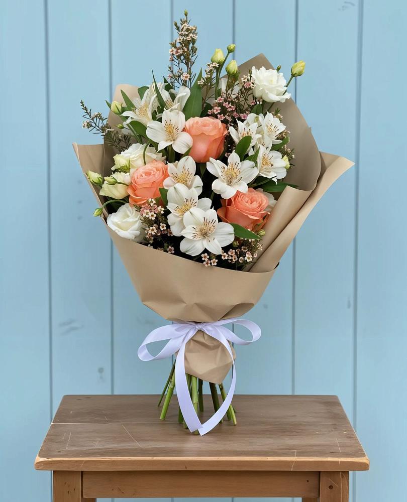 Букет цветов из: Альстромерии, Лизиантусы, Розы и Хризантемы в Леонихе