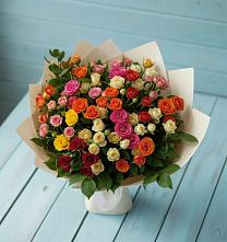 Букет Микс из разноцветных кустовых роз в Леонихе